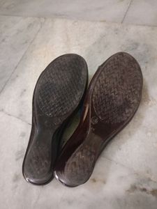 Black Colour Wedge Hill