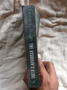 The Assassin&#39;s Blade by Sarah J. Maas