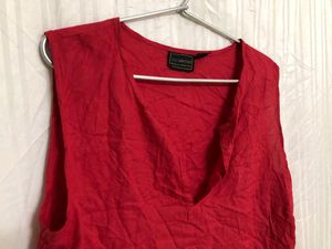 Red Sleevless Top