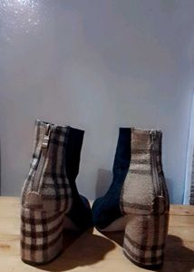 Women Solid Regular Block Boots
