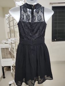 Size xs-Chic Black Lace Mini Dress