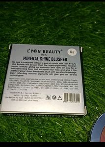 Lyon Blusher