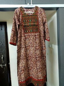 Women's Embroidered Brown Kurta & Bottom