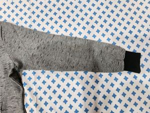 Sweat Shirt