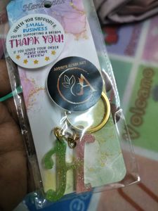 V & H Keychains 2pcs New