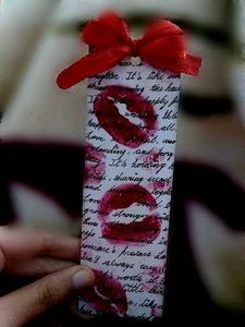 Kiss Bookmark