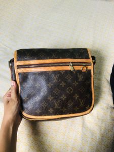 Authentic 💯 Louis Vuitton Crossbody Bag