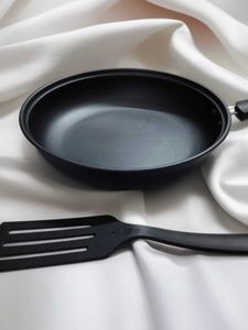 Fry Pan Large Size Plus Spatula Heat Resistant