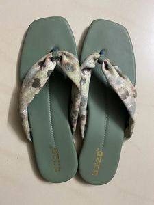 New Trendy Olive Sandals - 40 Size