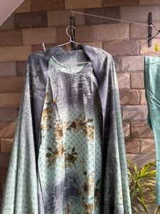 Women&#39;s Winter Suit with Stole