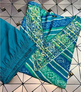 Elegant Green Embroidered Kurta With Pant