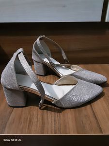 SILVER STYLISH KITTEN BLOCK HEELS