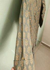Selling Woman&#39;s Kurta