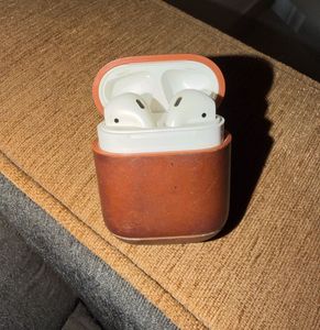Apple Airpods 2 with Case