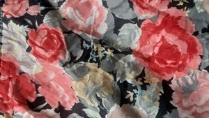 Cute floral top for women size S