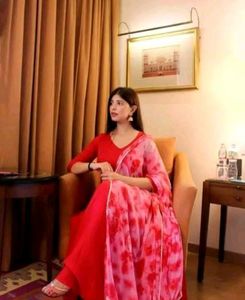 ✨ Elegant Red Chudithar with Floral Dupatta ✨