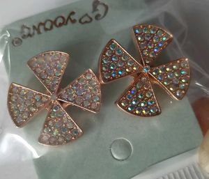 4 Stunning Pair Of Earrings