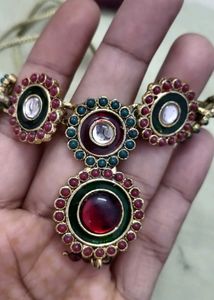 Multicolored round choker necklace