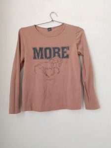 long sleeves graphic tee.