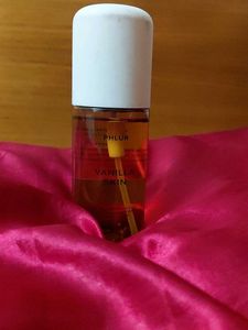 PHLUR Vanilla Skin fragrance mist.
