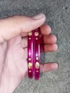 Set of 4 pink & gold bangles