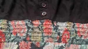 Cute floral top for women size S