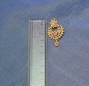 Stunning Golden Necklace With Earrings