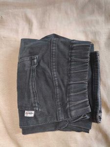 BLACK DENIM CAPRI WOMEN