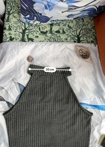 Crop Top Front Zipped