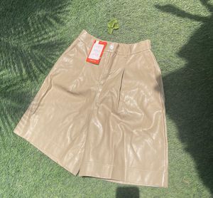 URBANIC leather beige shorts, small