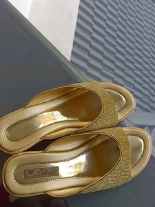 Free Gift :Wedding Chappal