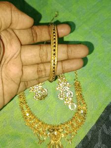 Elegant Gold Tone Jewelry Set