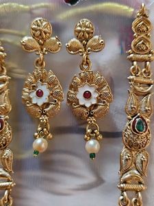 Elegant Gold-Toned Necklace