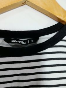 Zudio Black &amp; White Stripped Crop T-Shirt(women&#39;s)