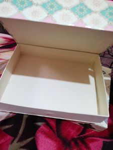 magnet box. 2 different colours