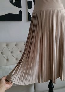 Uniqlo Pleated Skirt