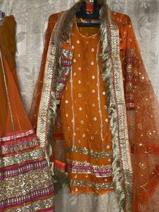 Pakistani Haldi Drss