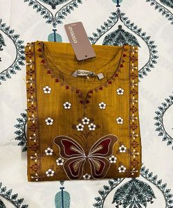 Avaasa Embroidered Kurta