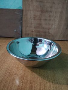 Set of 4 - New Non-used Stainless Steel Bowls