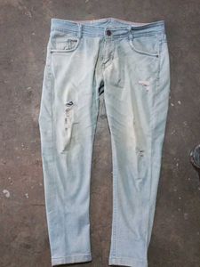 I am offering a very well made perfect jeans ver