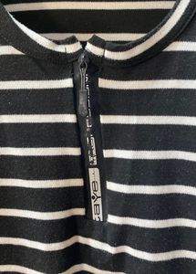 ☁️Korean Striped T-shirt🖤