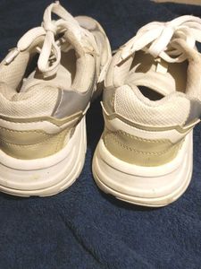 Zudio White Sneakers