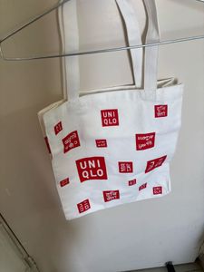 UNIQLO CANVAS PRINTED INITIALS TOTE BAG