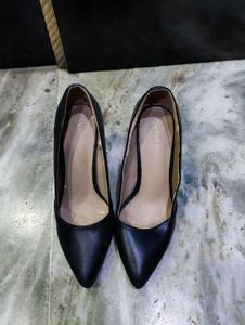 Allen Solly black pumps