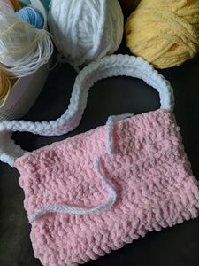 pink-crochet-bag