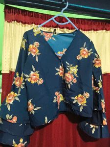 Floral top good quality 😀👌🏻
