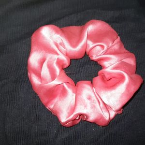 SATIN SILK SCRUNCHIE🩷🎀