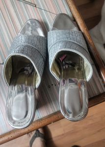 Wanted To Sale My Heel Sandel