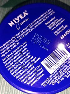 NIVEA Cream For Winter With Premium Case.