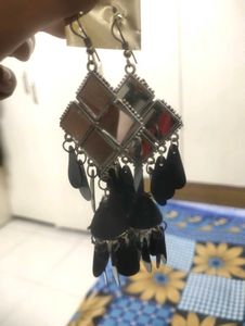 Elegant Gold Tone Drop Earrings and black beautifu